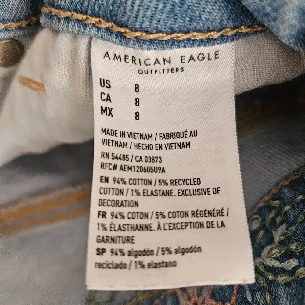 American Eagle Curvy Mom Shorts Denim Distressed Embroidered sz 8